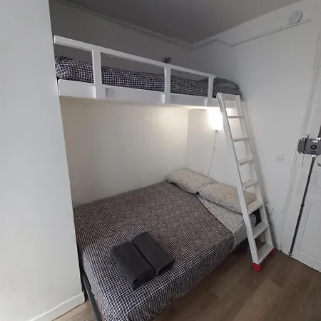 A Gare De Lyon Apartment